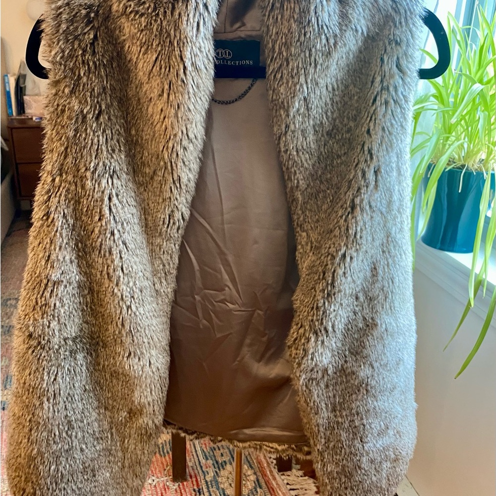 Tart Collections Ultra-Realistic Faux Mink Vest - Picture 3 of 5